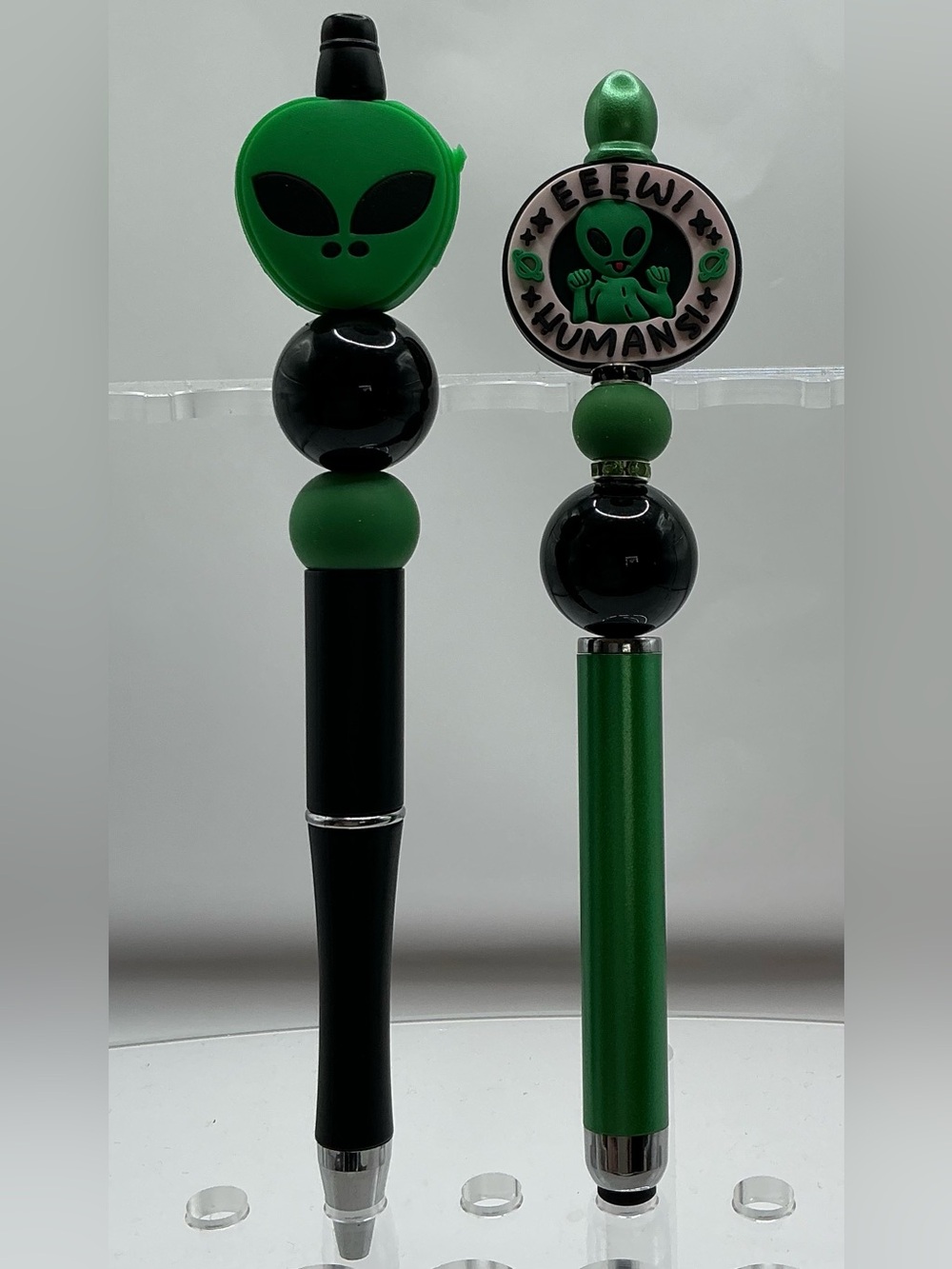 PEN AND STLUS SET DECORATIVE BEADED LITTLE GREEN ALIEN EEEEEW HUMANS